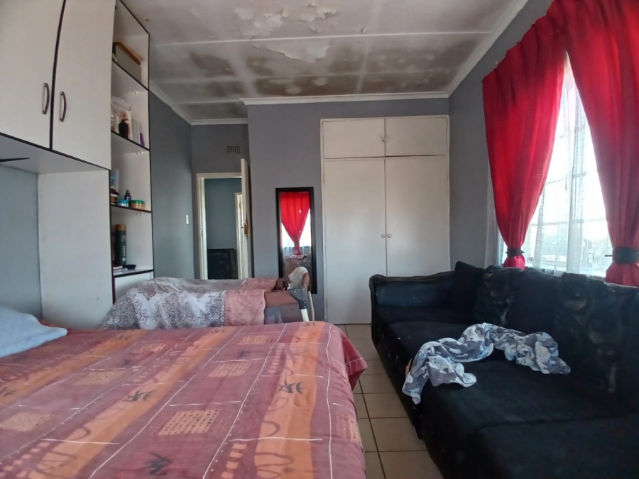 2 Bedroom Property for Sale in Luipaardsvlei Gauteng