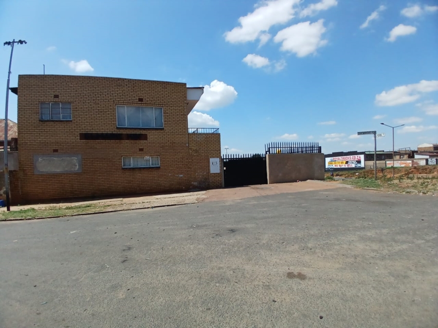 2 Bedroom Property for Sale in Luipaardsvlei Gauteng