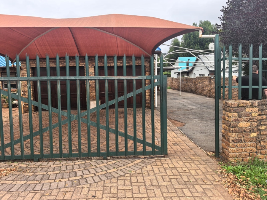 4 Bedroom Property for Sale in Wilro Park Gauteng