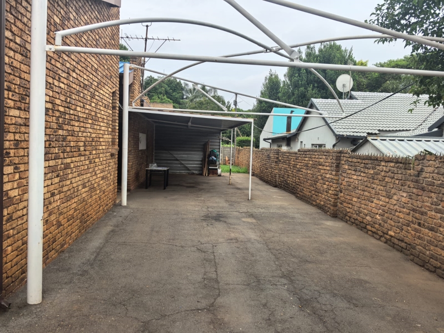 4 Bedroom Property for Sale in Wilro Park Gauteng
