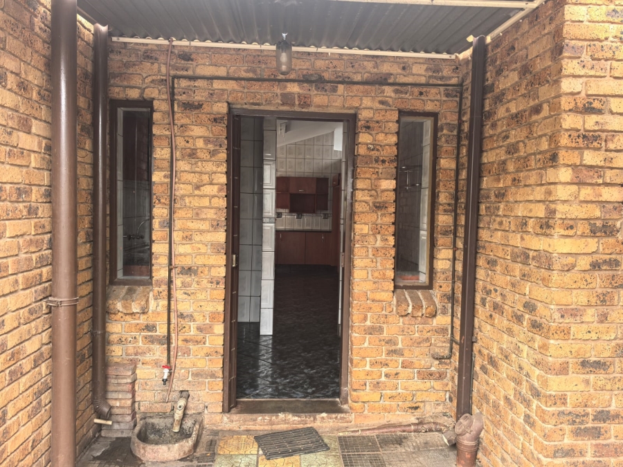 4 Bedroom Property for Sale in Wilro Park Gauteng