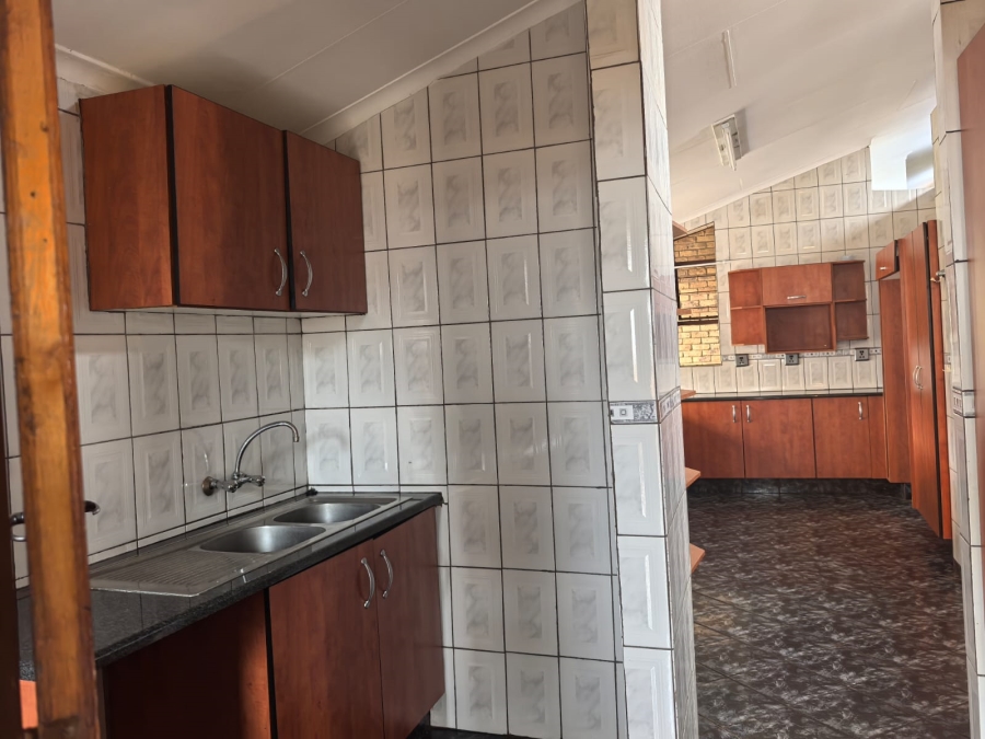 4 Bedroom Property for Sale in Wilro Park Gauteng
