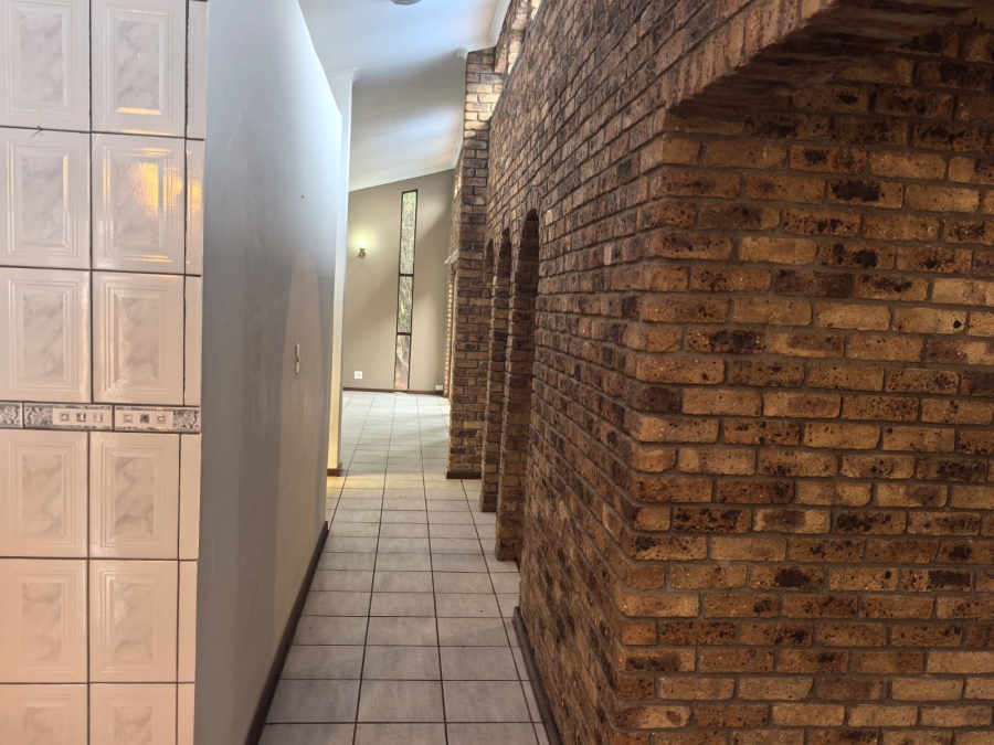 4 Bedroom Property for Sale in Wilro Park Gauteng