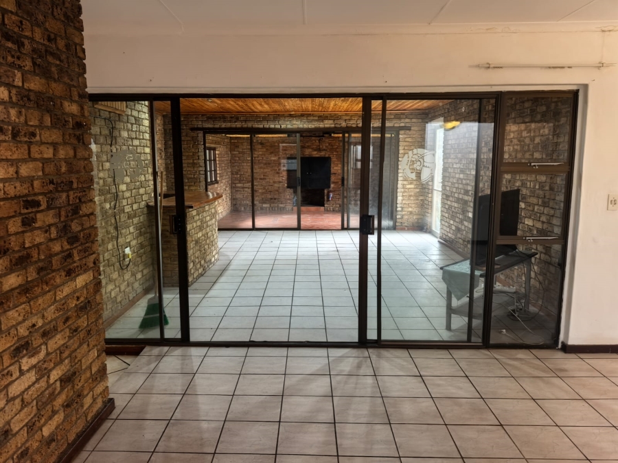 4 Bedroom Property for Sale in Wilro Park Gauteng