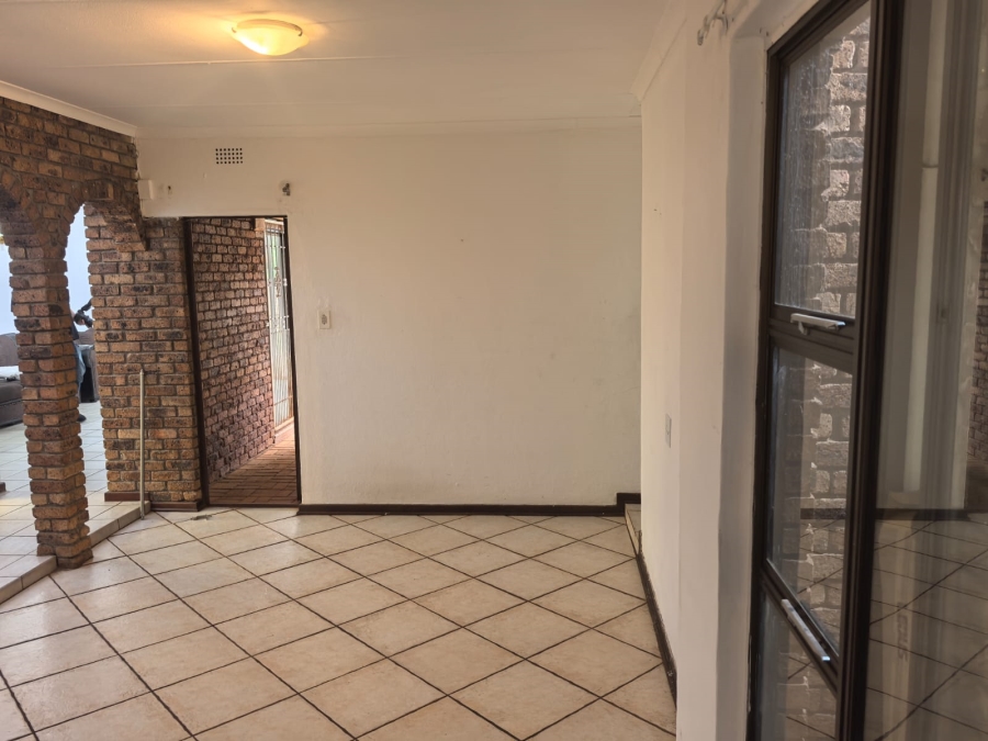4 Bedroom Property for Sale in Wilro Park Gauteng