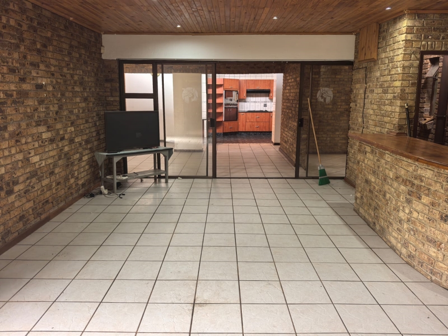 4 Bedroom Property for Sale in Wilro Park Gauteng