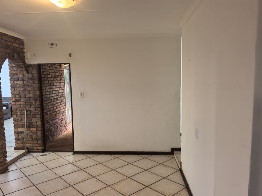 4 Bedroom Property for Sale in Wilro Park Gauteng