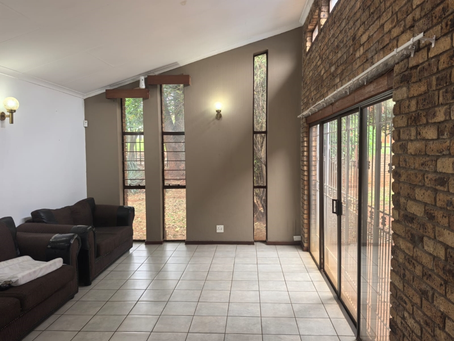 4 Bedroom Property for Sale in Wilro Park Gauteng