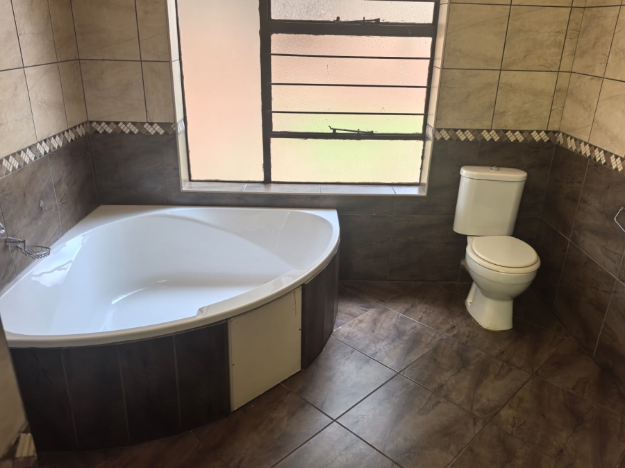 4 Bedroom Property for Sale in Wilro Park Gauteng
