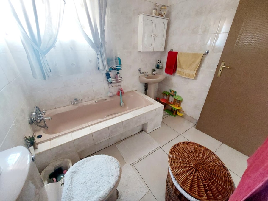 3 Bedroom Property for Sale in Eike Park Gauteng