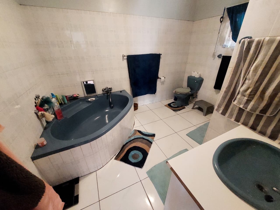 3 Bedroom Property for Sale in Eike Park Gauteng