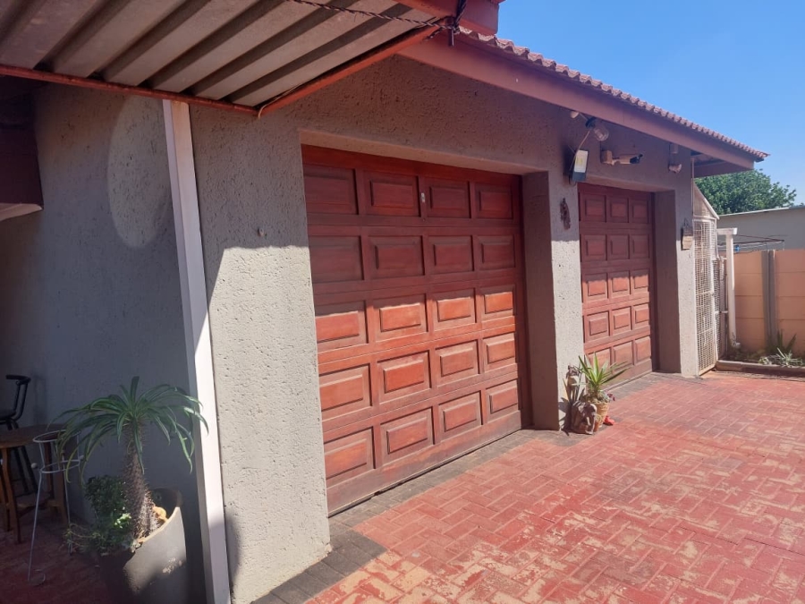 3 Bedroom Property for Sale in Eike Park Gauteng