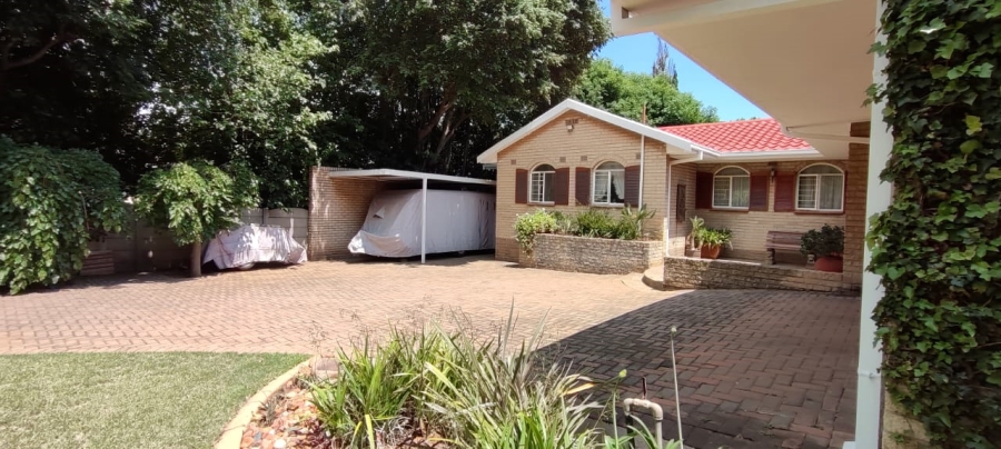 4 Bedroom Property for Sale in Greenhills Gauteng