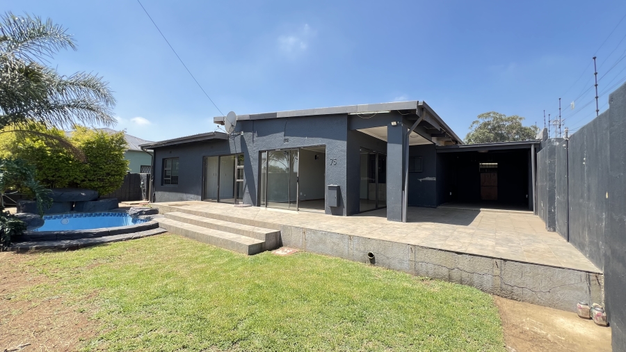 6 Bedroom Property for Sale in Krugersdorp West Gauteng