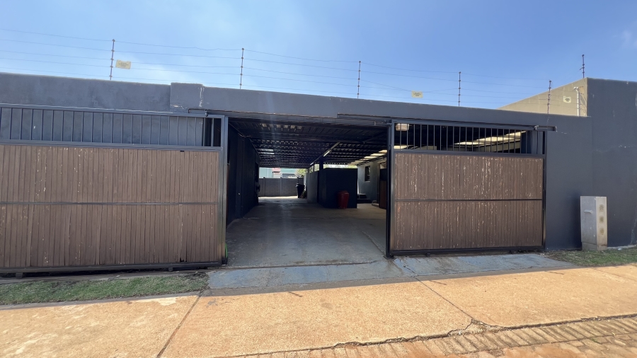 6 Bedroom Property for Sale in Krugersdorp West Gauteng