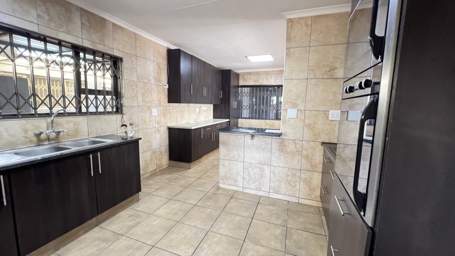 6 Bedroom Property for Sale in Krugersdorp West Gauteng