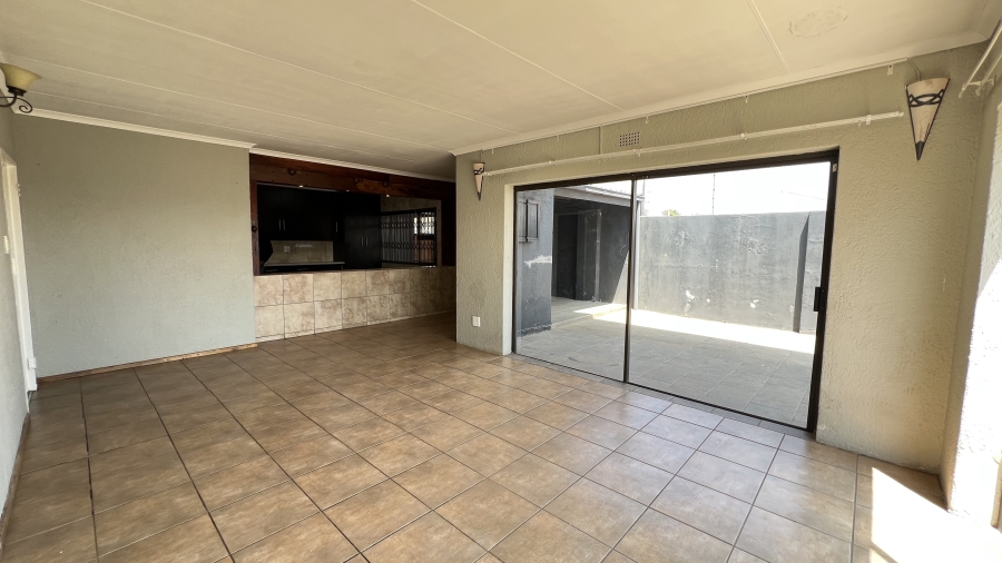6 Bedroom Property for Sale in Krugersdorp West Gauteng