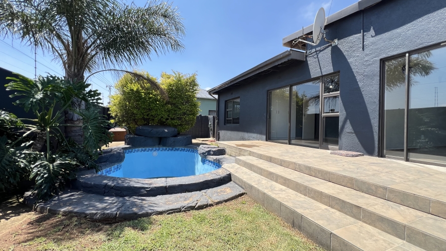 6 Bedroom Property for Sale in Krugersdorp West Gauteng