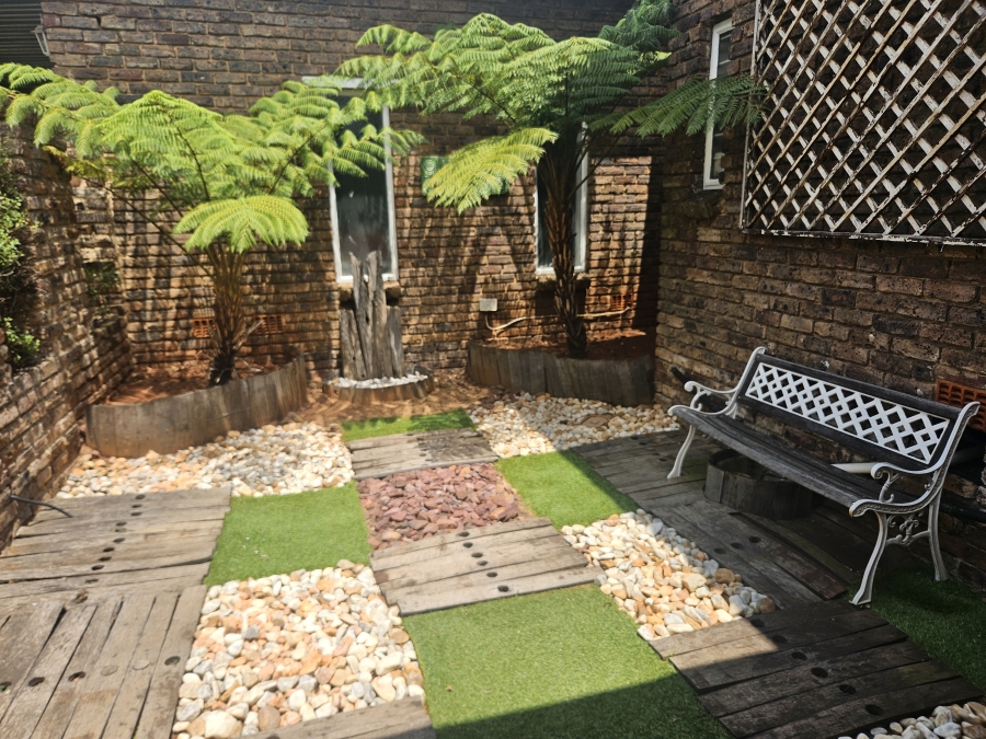 4 Bedroom Property for Sale in Rant En Dal Gauteng