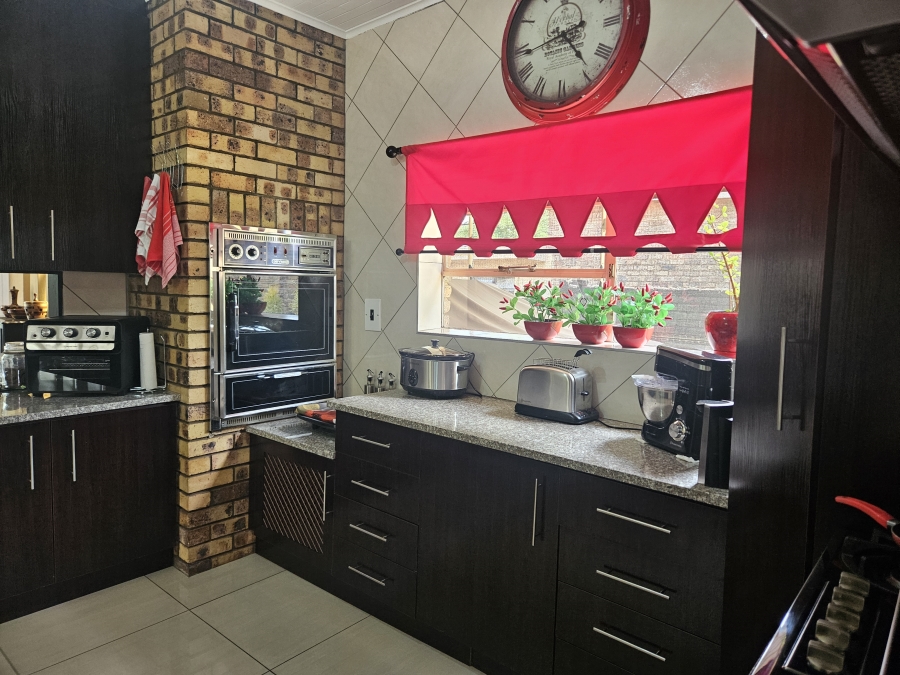 4 Bedroom Property for Sale in Rant En Dal Gauteng