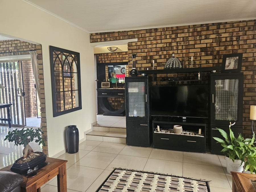 4 Bedroom Property for Sale in Rant En Dal Gauteng