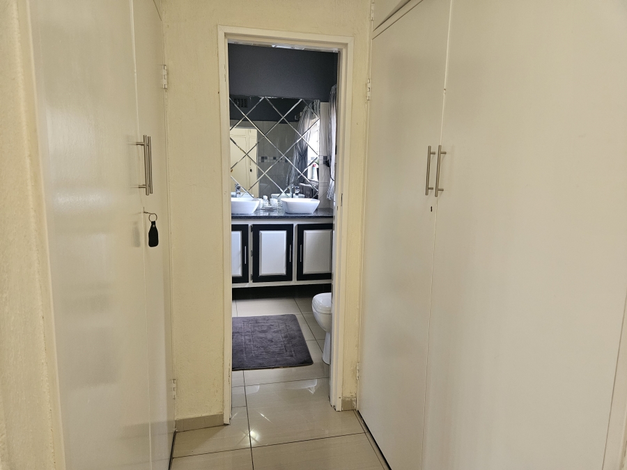 4 Bedroom Property for Sale in Rant En Dal Gauteng