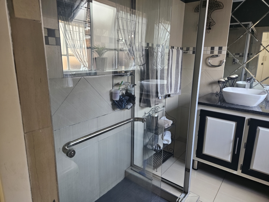 4 Bedroom Property for Sale in Rant En Dal Gauteng