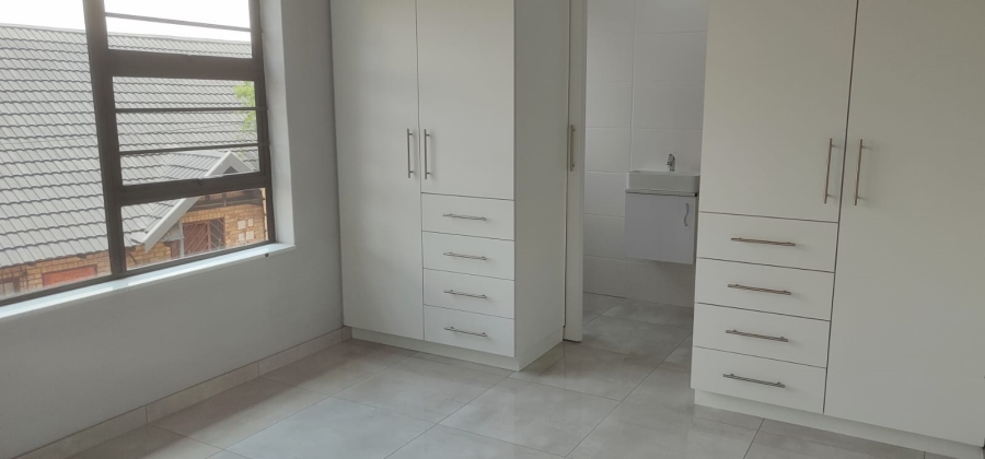 3 Bedroom Property for Sale in Noordheuwel Gauteng