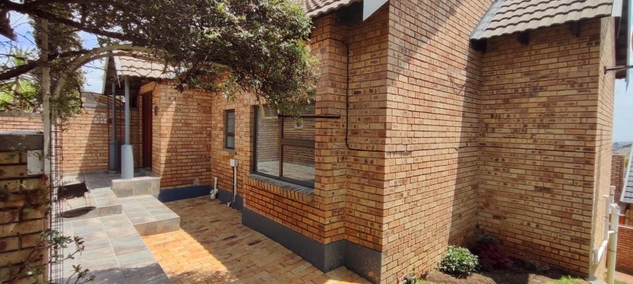 3 Bedroom Property for Sale in Noordheuwel Gauteng