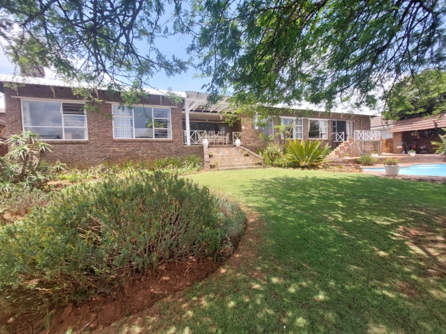 4 Bedroom Property for Sale in Rant En Dal Gauteng