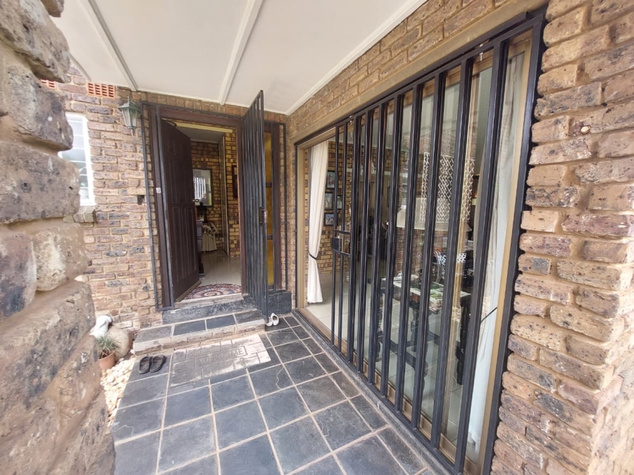 4 Bedroom Property for Sale in Rant En Dal Gauteng