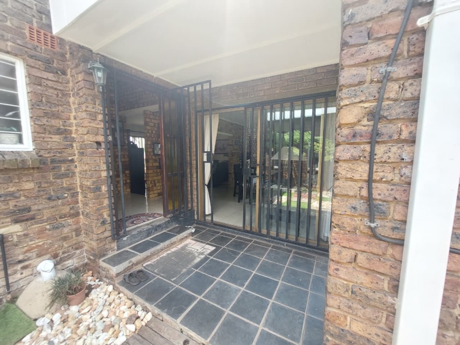4 Bedroom Property for Sale in Rant En Dal Gauteng