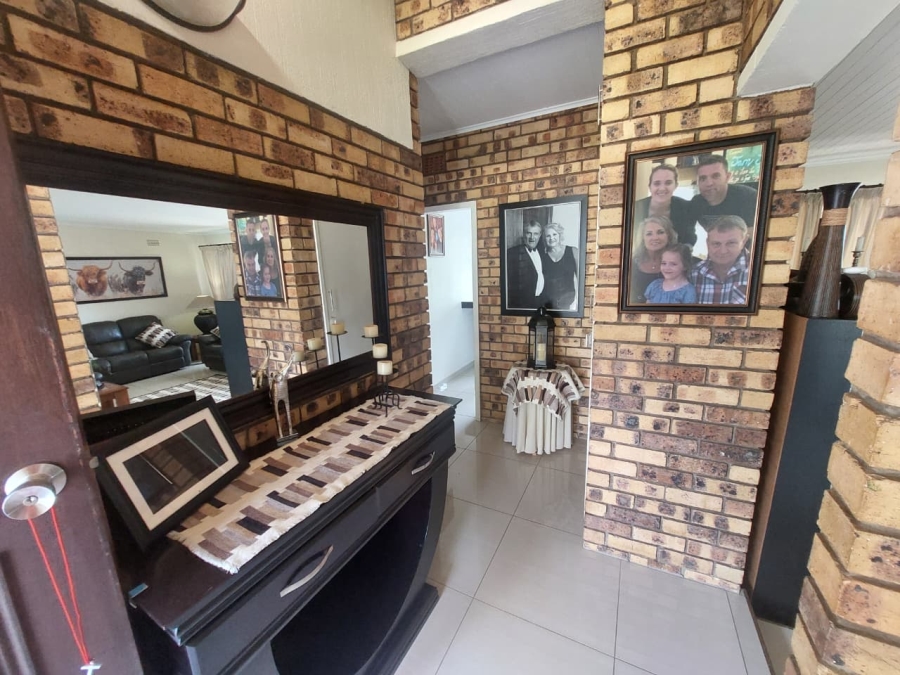 4 Bedroom Property for Sale in Rant En Dal Gauteng