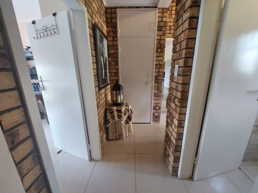 4 Bedroom Property for Sale in Rant En Dal Gauteng