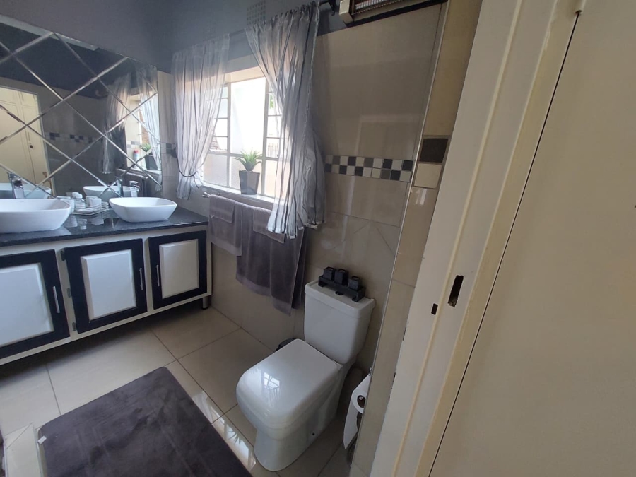 4 Bedroom Property for Sale in Rant En Dal Gauteng