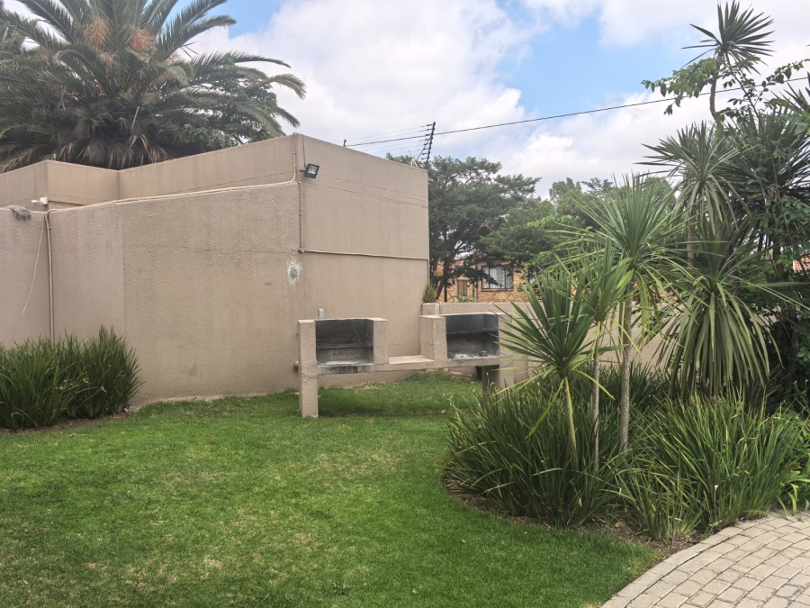 2 Bedroom Property for Sale in Radiokop Gauteng