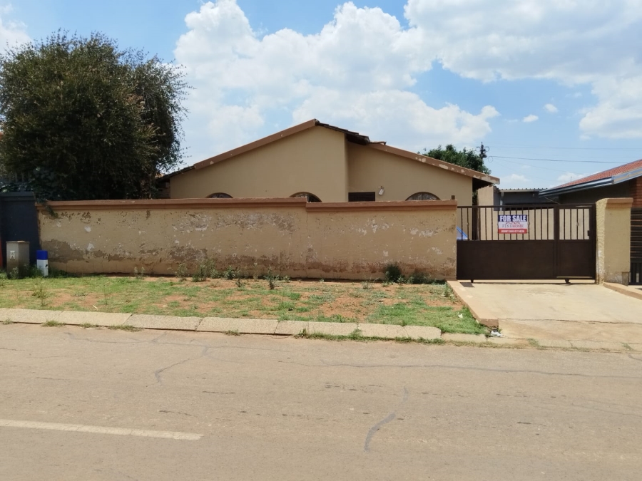 3 Bedroom Property for Sale in Lenasia South Gauteng