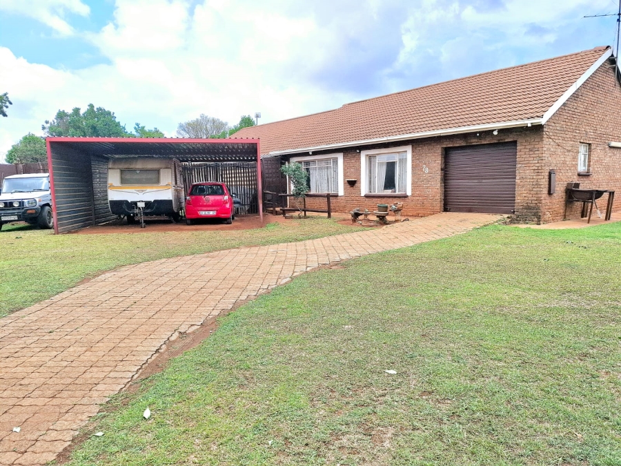3 Bedroom Property for Sale in Westonaria Gauteng