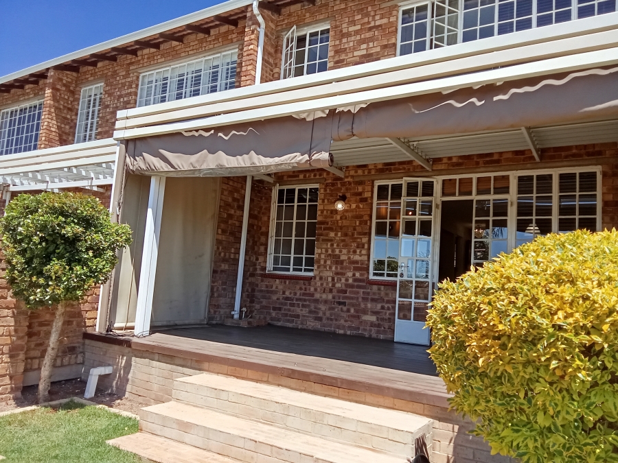 3 Bedroom Property for Sale in Constantia Kloof Gauteng