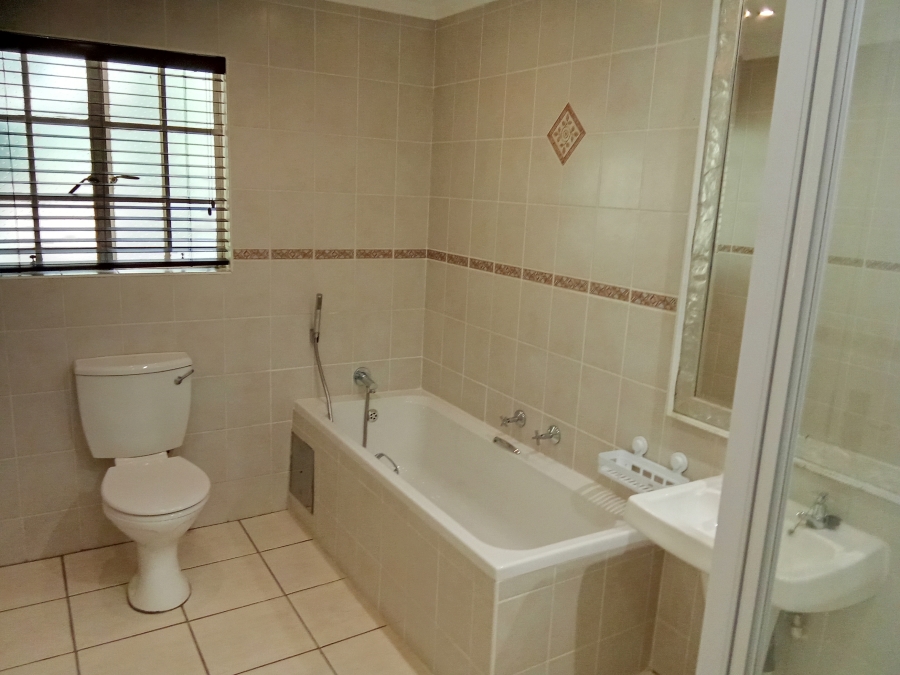 3 Bedroom Property for Sale in Constantia Kloof Gauteng