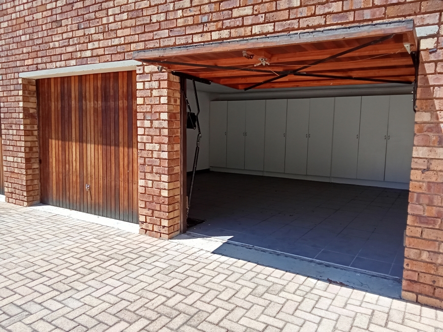 3 Bedroom Property for Sale in Constantia Kloof Gauteng
