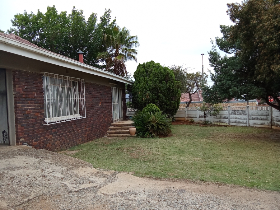 4 Bedroom Property for Sale in Witpoortjie Gauteng