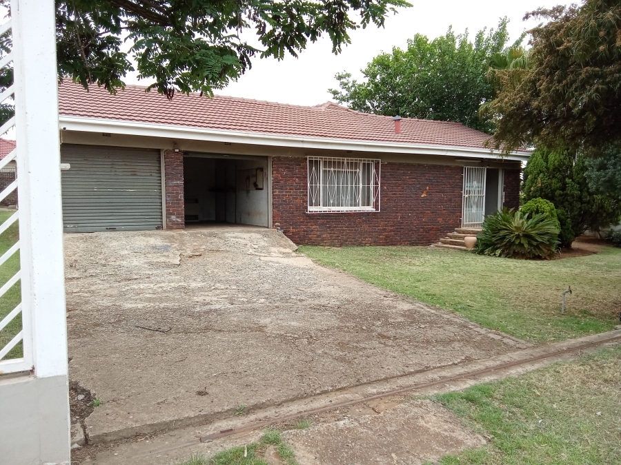 4 Bedroom Property for Sale in Witpoortjie Gauteng