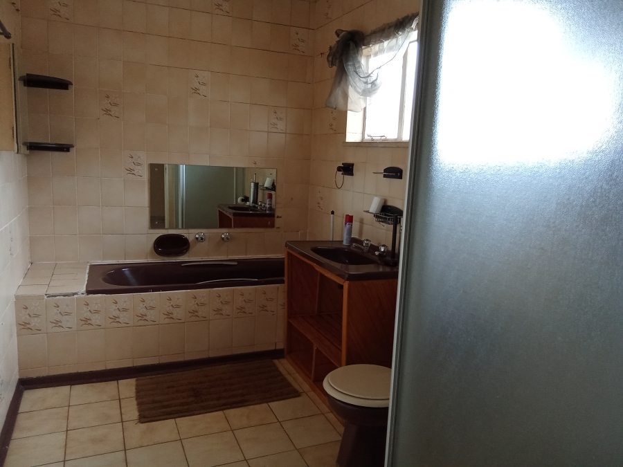 4 Bedroom Property for Sale in Witpoortjie Gauteng