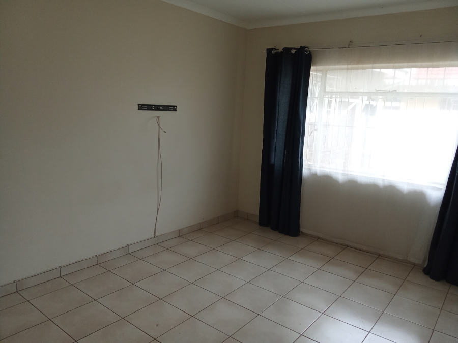 4 Bedroom Property for Sale in Witpoortjie Gauteng