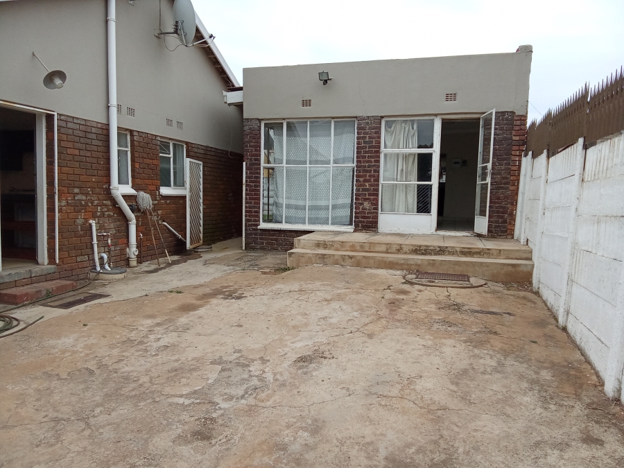 4 Bedroom Property for Sale in Witpoortjie Gauteng