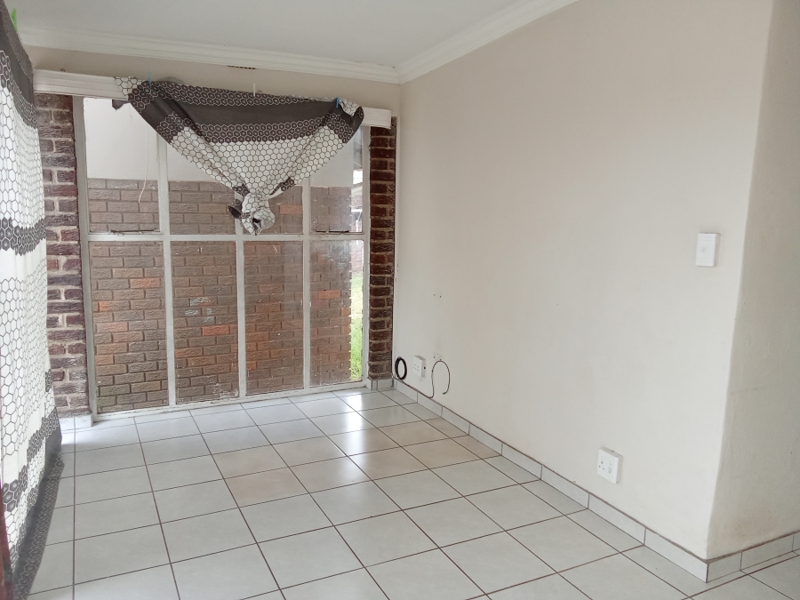 4 Bedroom Property for Sale in Witpoortjie Gauteng