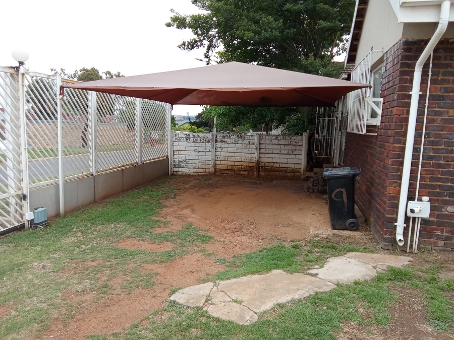 4 Bedroom Property for Sale in Witpoortjie Gauteng