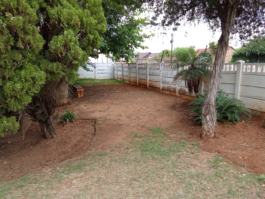 4 Bedroom Property for Sale in Witpoortjie Gauteng