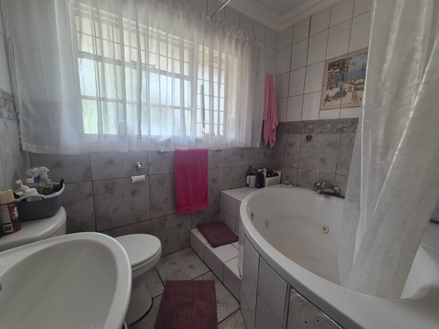 4 Bedroom Property for Sale in Krugersdorp North Gauteng